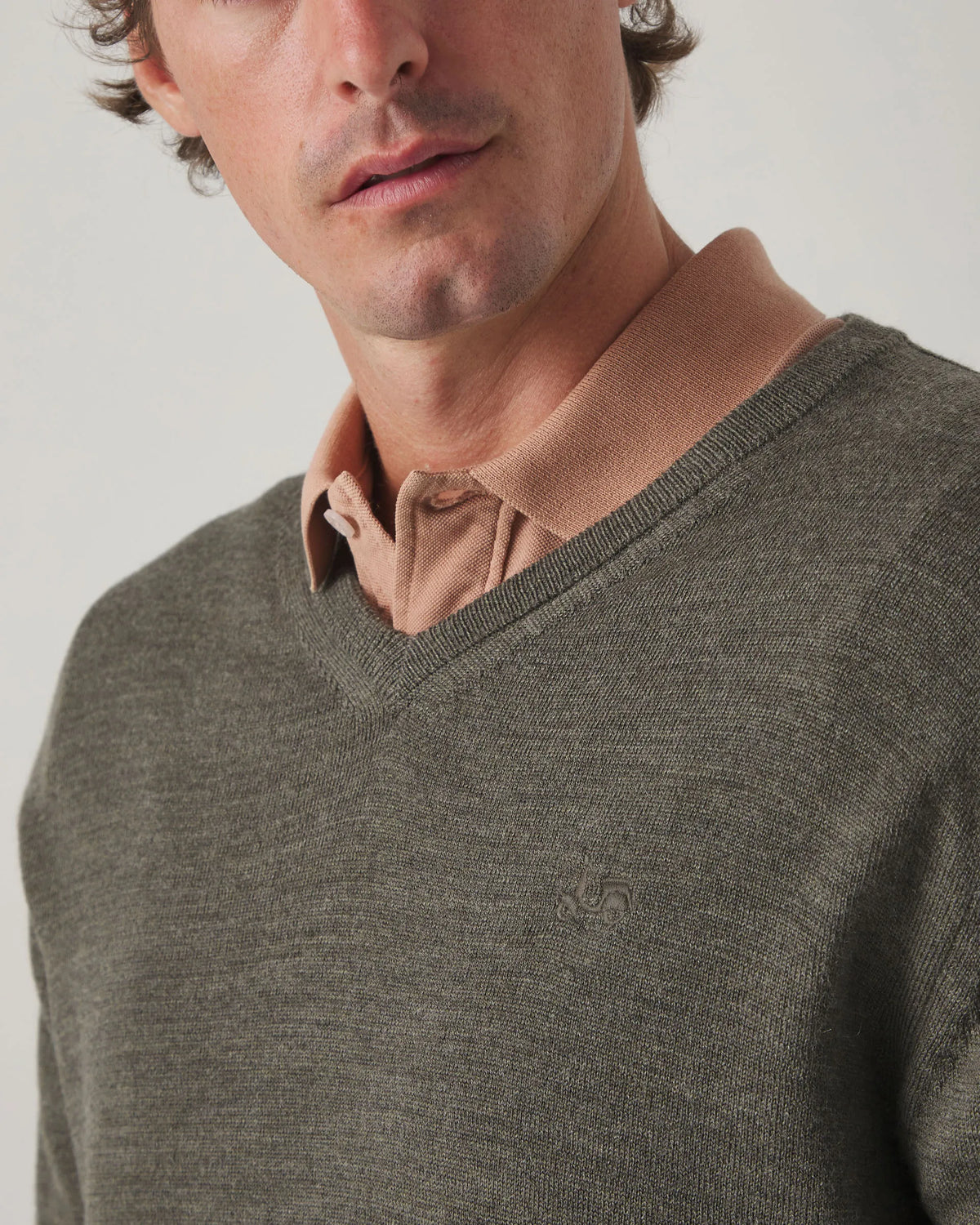 Jersey Iconic V Neck Merino Khaki | SCOTTA