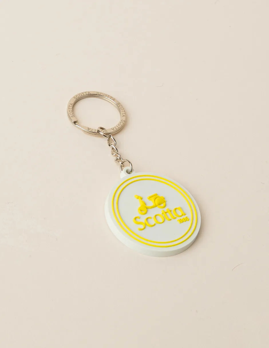 Llavero engomado logo amarillo | SCOTTA